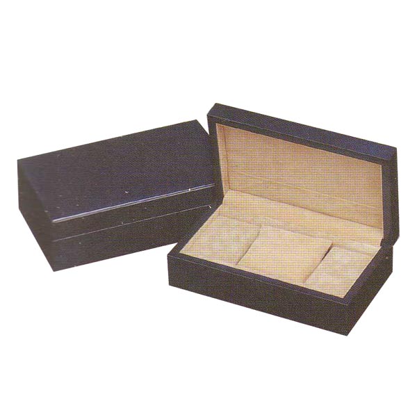 Watch box,  W2260: Wooden watch case